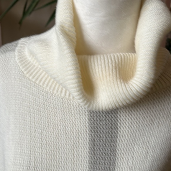 Francesca’s Poncho. Never Worn - Picture 2 of 4